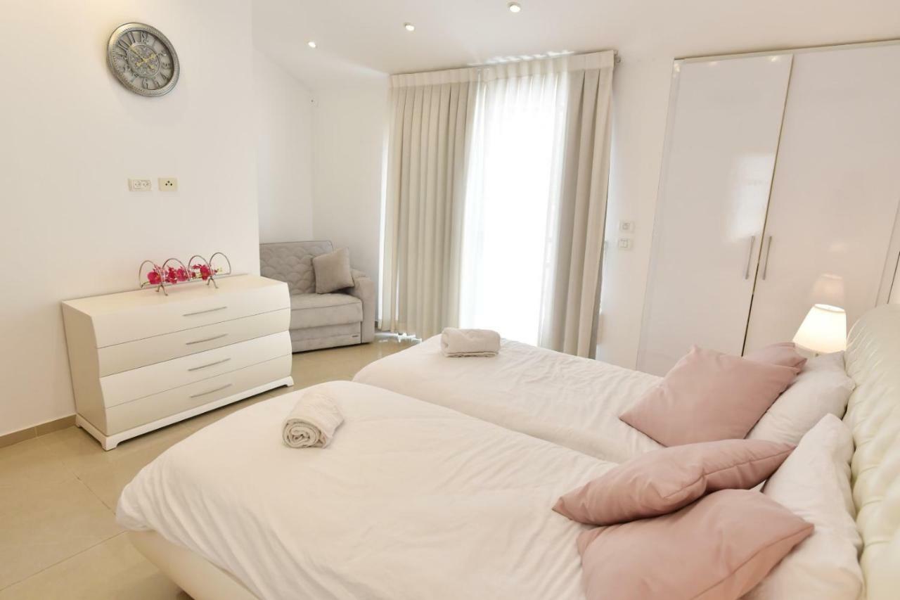 Saidoff, Amazing 4 Bedroom 3 Bath In City Center, Pool, Parking!!! Jerusalem Exterior photo