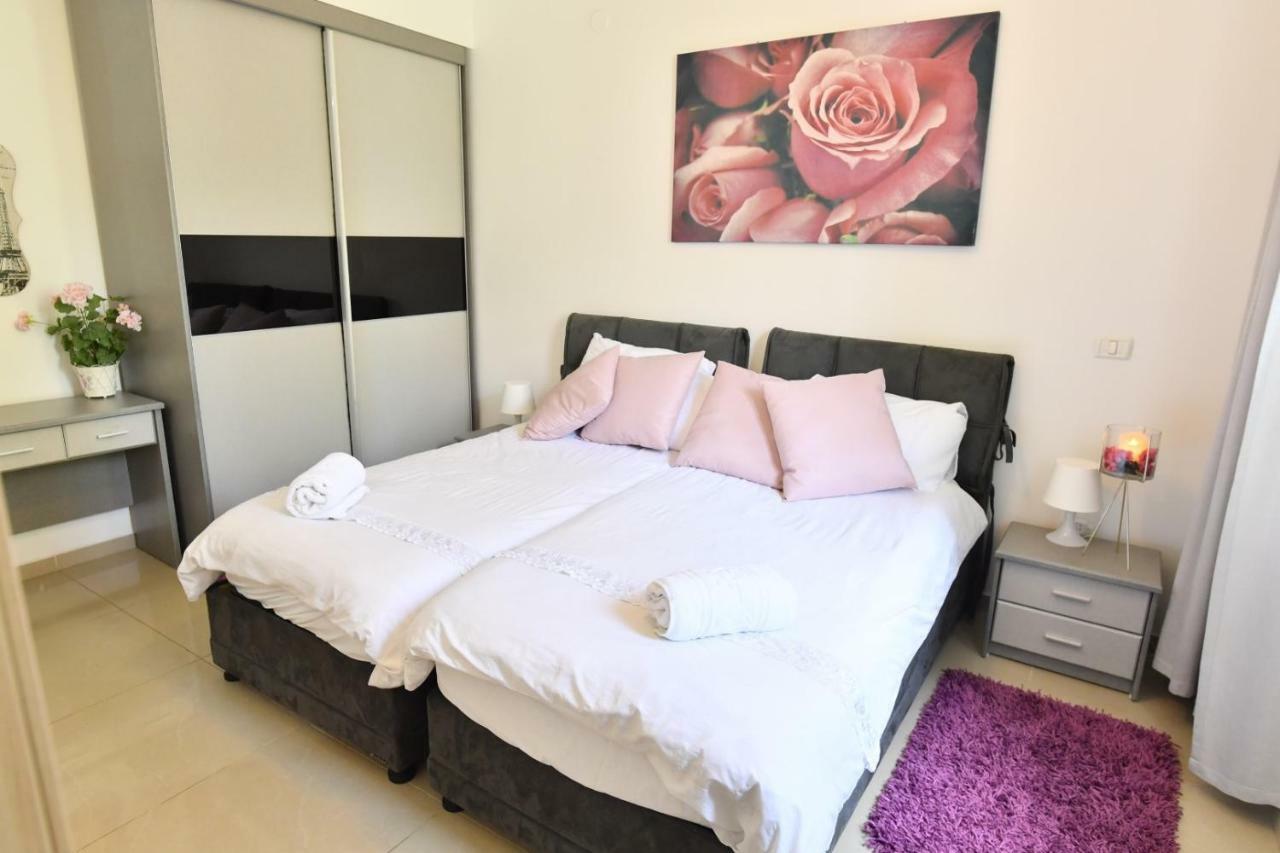 Saidoff, Amazing 4 Bedroom 3 Bath In City Center, Pool, Parking!!! Jerusalem Exterior photo