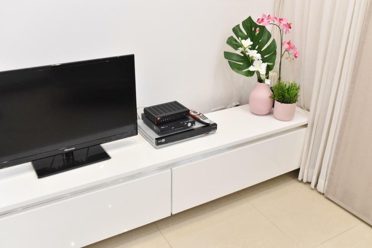 Saidoff, Amazing 4 Bedroom 3 Bath In City Center, Pool, Parking!!! Jerusalem Exterior photo